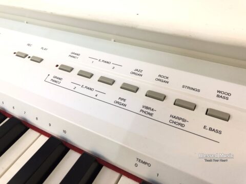 Đàn Piano điện Yamaha P105 WH