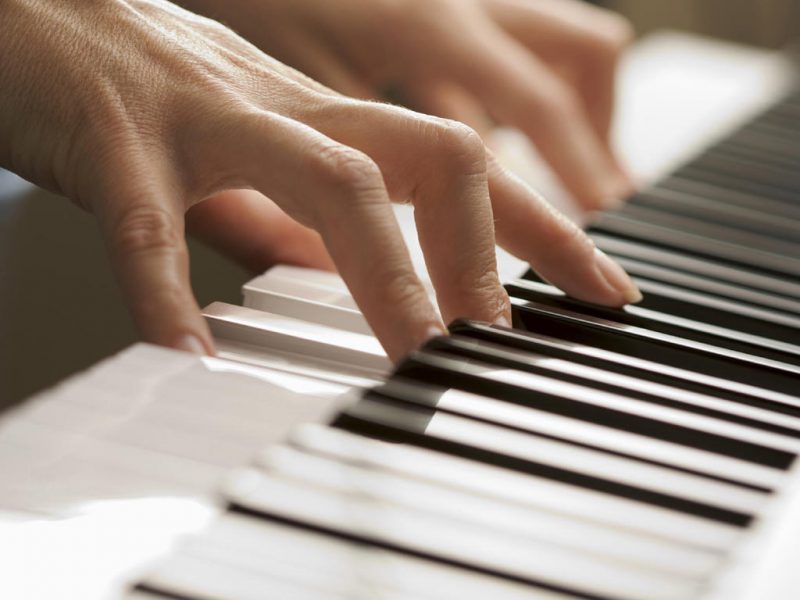 Cách Tập Luyện Tốc Độ Ngón Tay Khi Chơi Đàn Piano