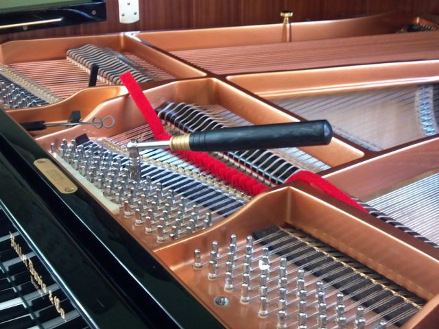 Lưu Ý Khi Lên Dây Đàn Piano