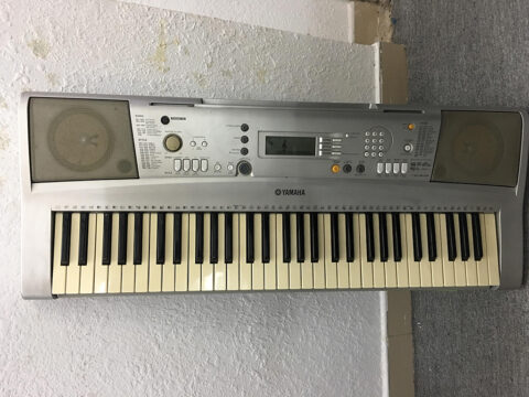 Đàn Organ Yamaha PSR E303