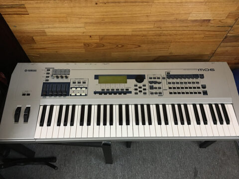 Đàn Yamaha MO 6