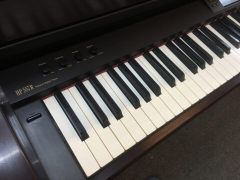 Đàn Piano Điện Roland HP 557 R