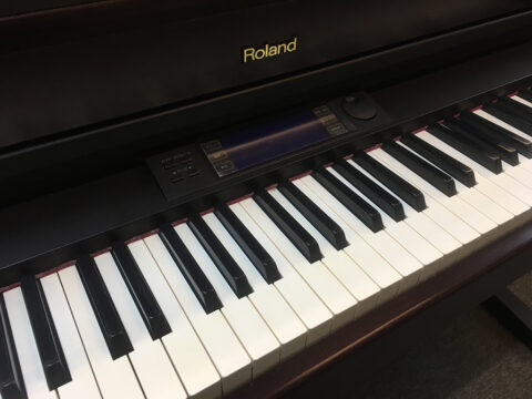Đàn Piano Điện Roland HP 557 R