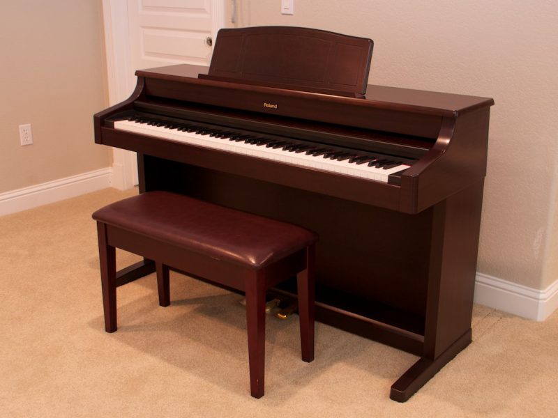 Đàn Piano Điện Roland HP 557 R