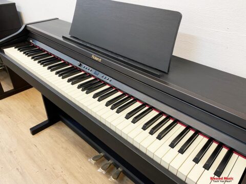 đàn Piano điện Roland RP 301