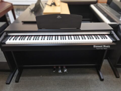 đàn piano điện Yamaha YDP 135