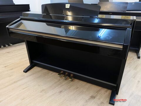 đàn piano điện Yamaha CLP 240 pe