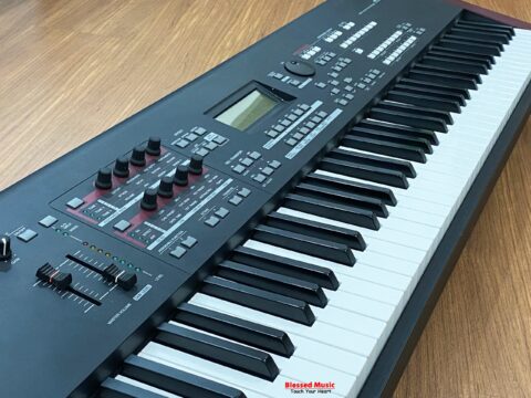Đàn Piano điện Yamaha moxf 8