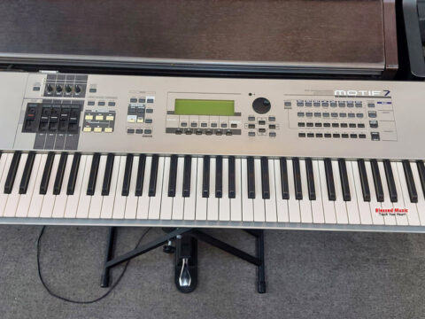 đàn Yamaha motif 7