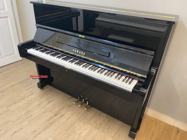 Piano cơ Yamaha u1f