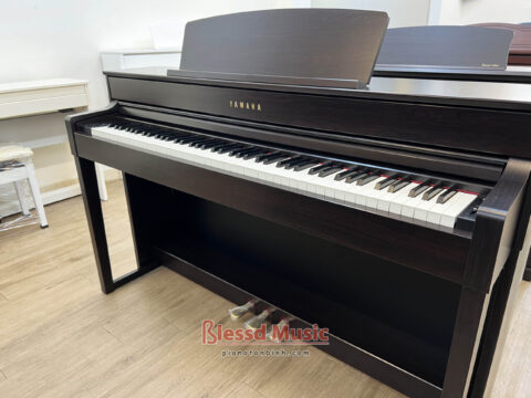 đàn piano điện Yamaha CLP 575
