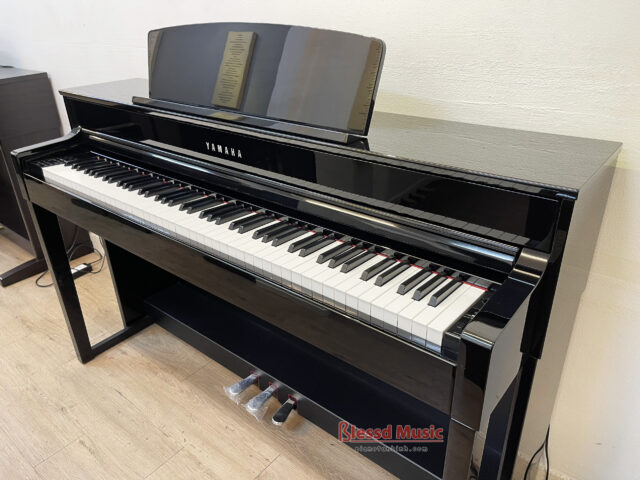 Đàn Piano Điện Yamaha CLP 575 PE màu đen bóng có sẵn hàng | Piano Tân Bình