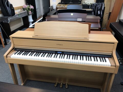 Đàn Piano điện Roland HP 605 CH