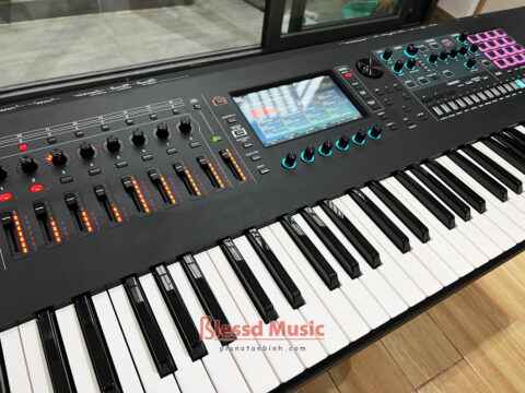 Đàn Roland Fantom 7