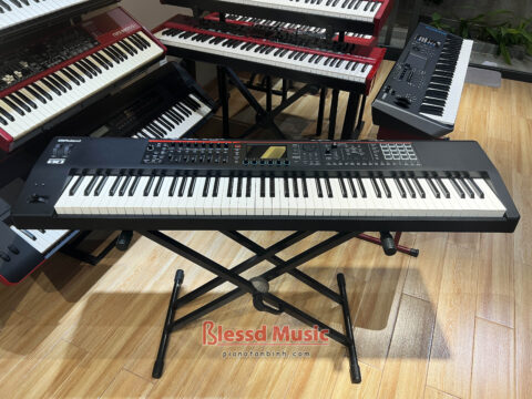 Đàn Roland Fantom 08