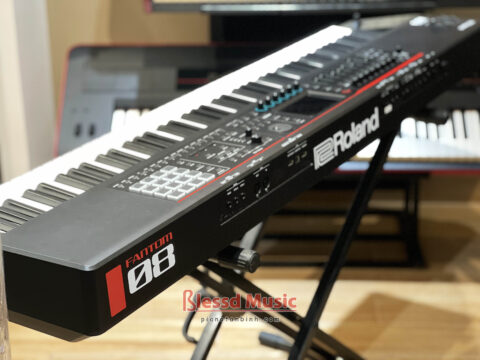 Đàn Roland Fantom 08