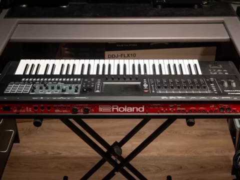 Đàn Roland Fantom 6