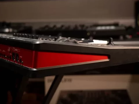 Đàn Roland Fantom 6