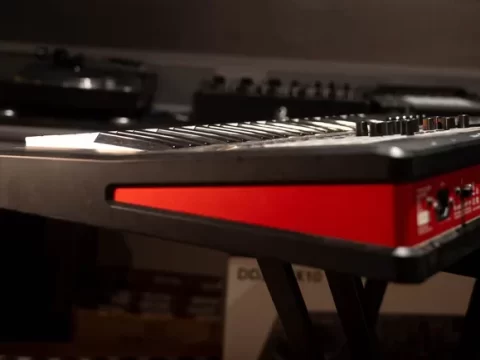 Đàn Roland Fantom 6