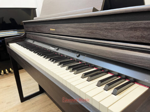 Đàn Piano điện Roland HP 704 DR