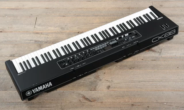 Đàn Piano Yamaha CK 88