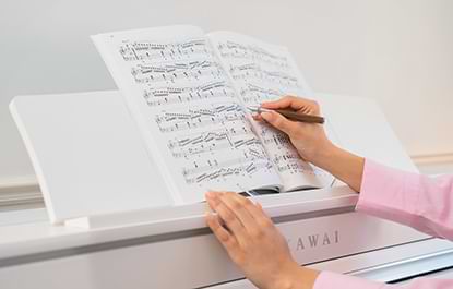 Giá nhạc rộng có thể điều chình