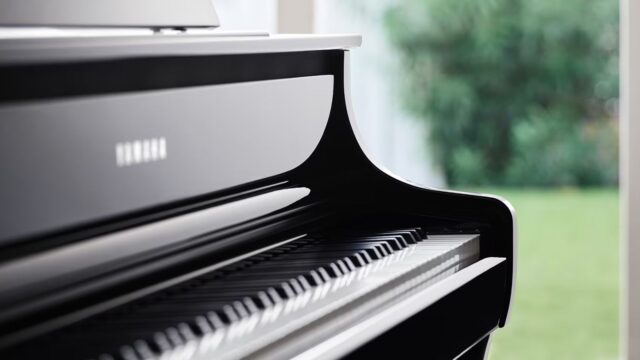 Đàn Piano điện Yamaha CLP 845 PE