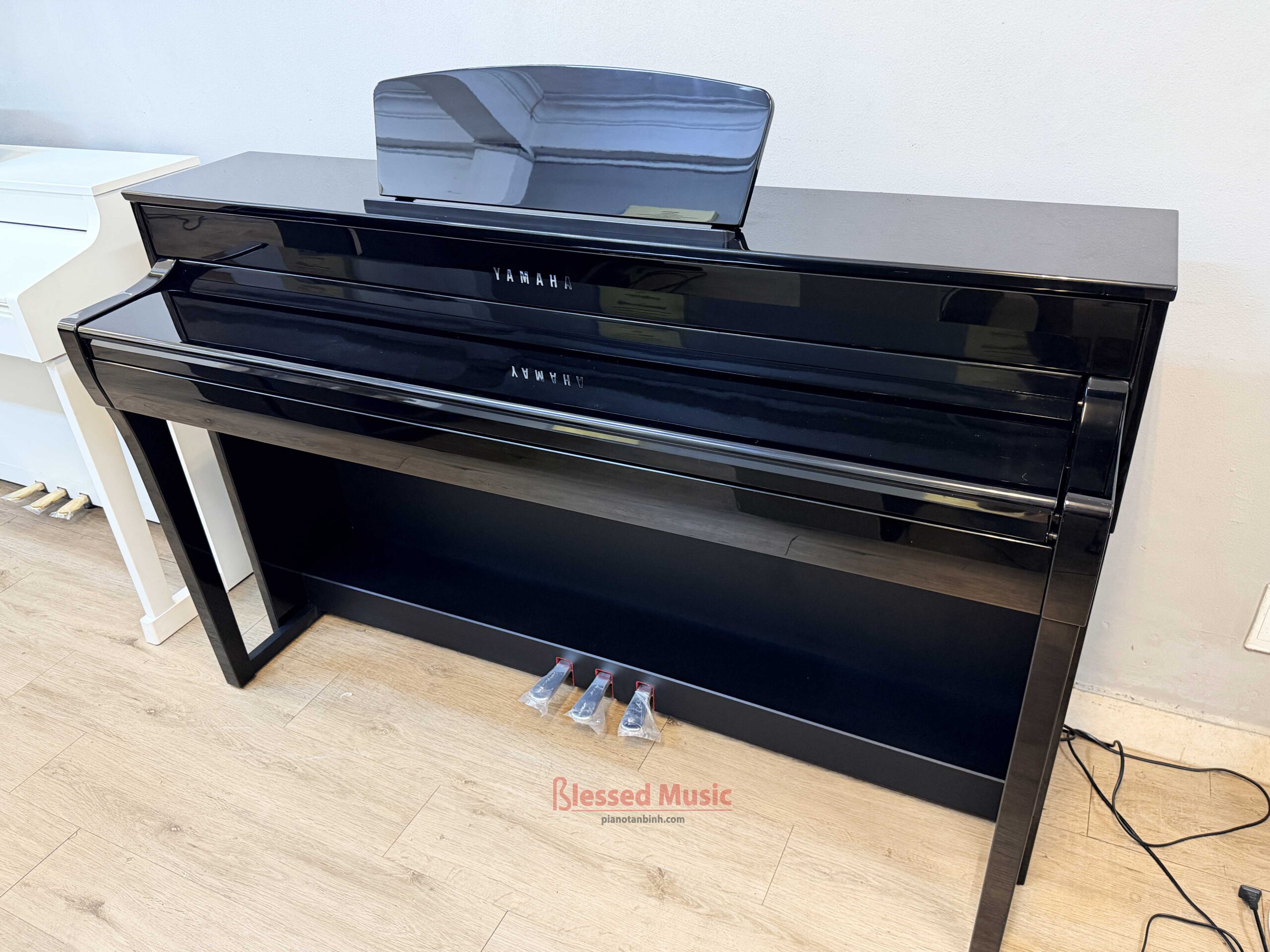 Đàn Piano điện Yamaha CLP 735 PE